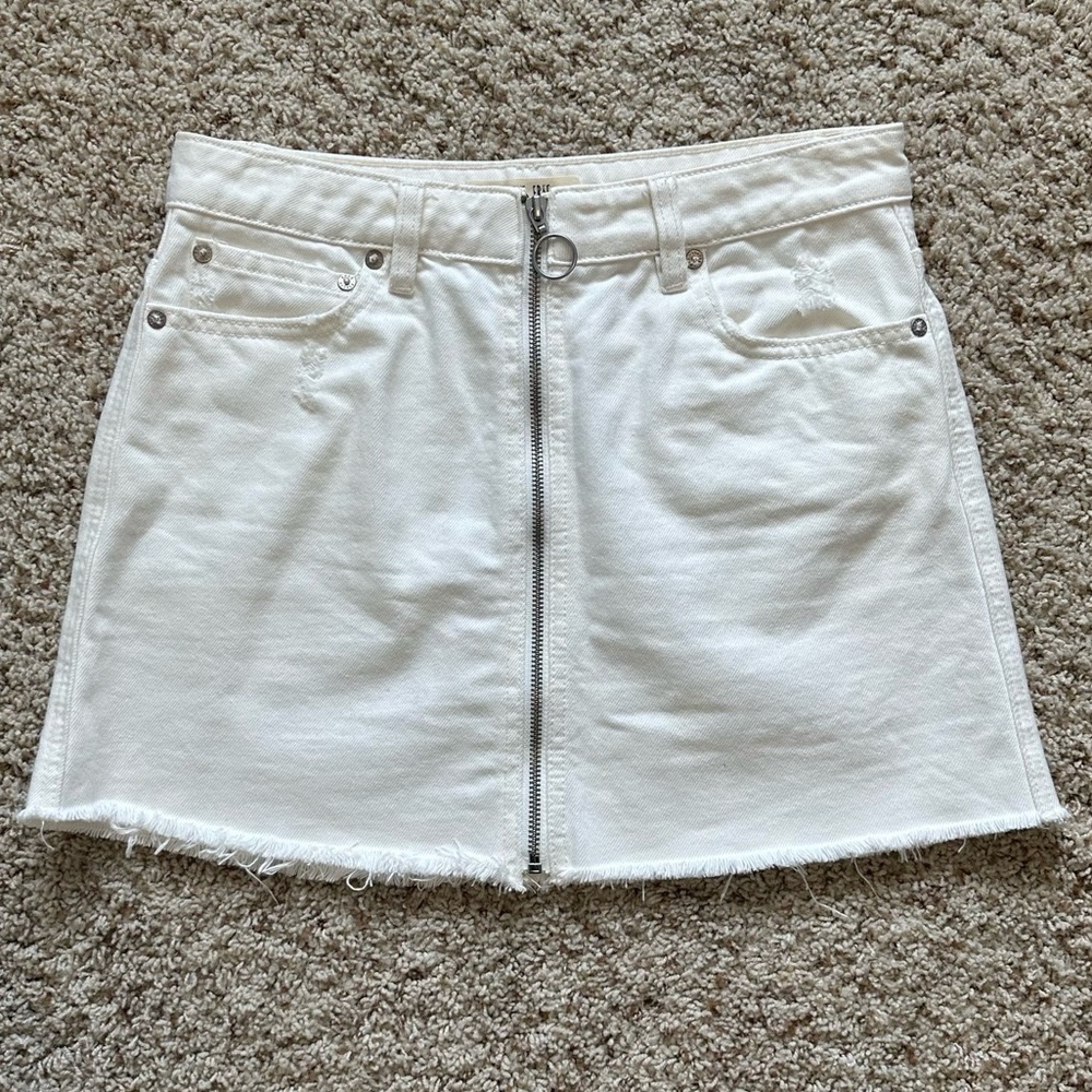 We The Free Women’s Vintage White Zip-It-Up Distressed Denim Skirt. Size 27.